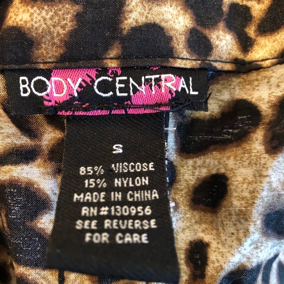 🌺 Body Central Women’s Shirt Size S Cheetah - Picture 2 of 8